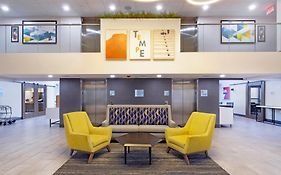 Holiday Inn Express & Suites Phoenix - Tempe By Ihg